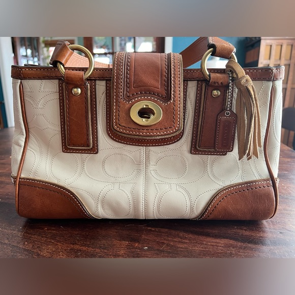 Coach Hampton’s Signature Stitched Carryall Flap Satchel - Picture 4 of 10